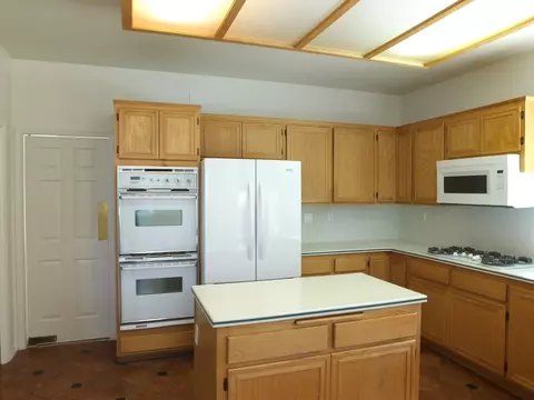 6068 Devonshire Dr, Palmdale, CA 93551 photo 8