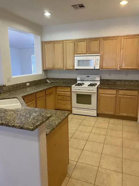 5841 Golding Dr, Lancaster, CA 93536 photo 5