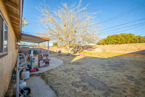 44918 Andale Ave, Lancaster, CA 93535 photo 22
