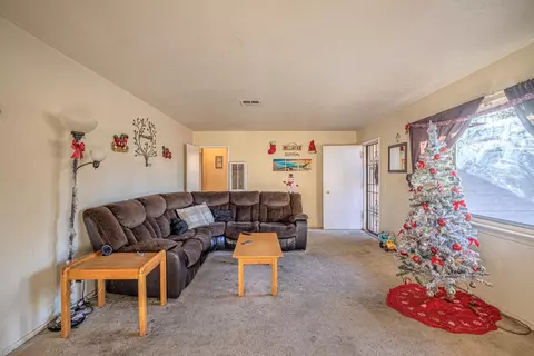 44918 Andale Ave, Lancaster, CA 93535 photo 4