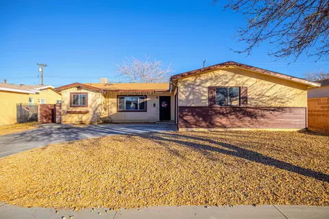 44918 Andale Ave, Lancaster, CA 93535 photo 2