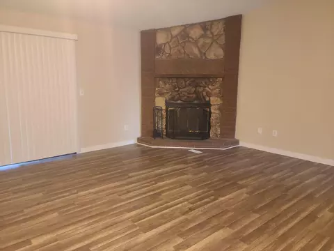 14346 Somerset Dr, Mojave, CA 93501 photo 2