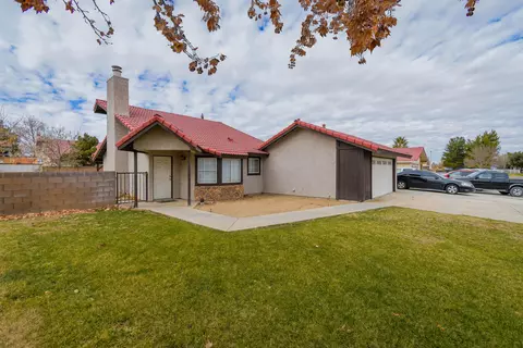 43839 20th St E, Lancaster, CA 93535 photo 2