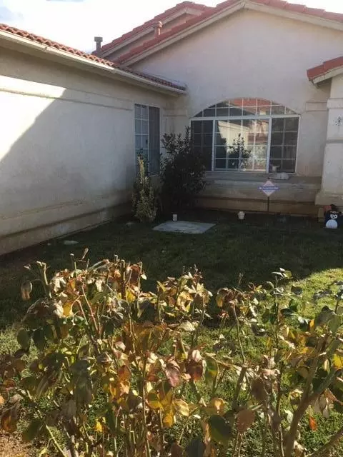 1732 Michael Dr, Lancaster, CA 93535 photo 3
