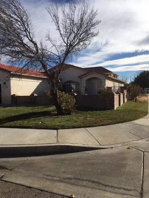 1732 Michael Dr, Lancaster, CA 93535 photo 1