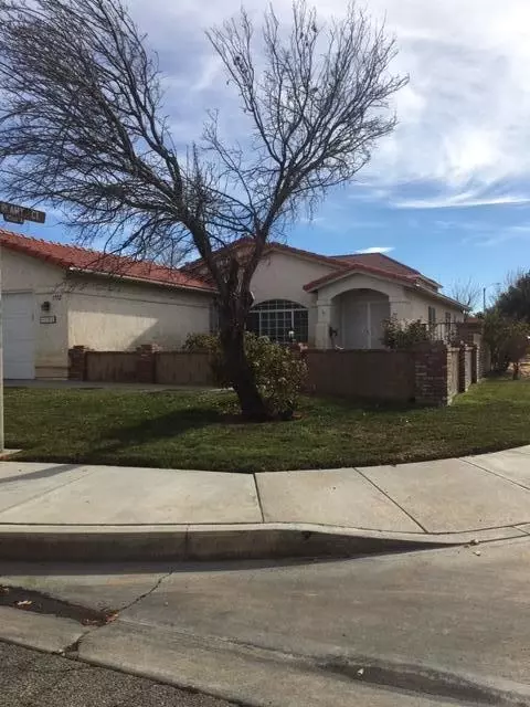 1732 Michael Dr, Lancaster, CA 93535 photo 2
