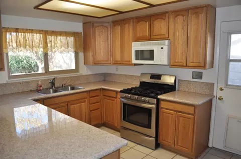 37517 17th St E, Palmdale, CA 93550 photo 9
