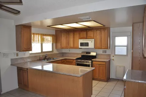37517 17th St E, Palmdale, CA 93550 photo 8