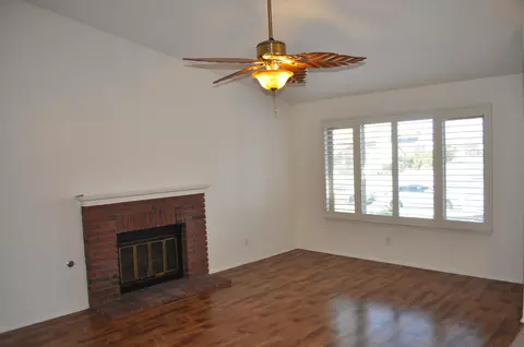 37517 17th St E, Palmdale, CA 93550 photo 2