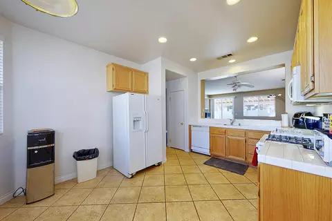 45808 Barham Ave, Lancaster, CA 93534 photo 6