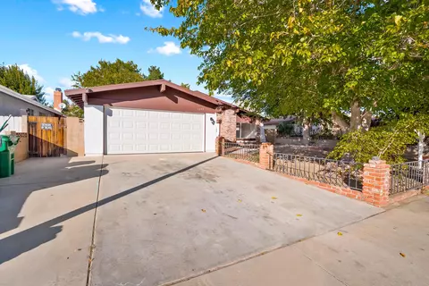 1223 Ave J E, Lancaster, CA 93535 photo 2