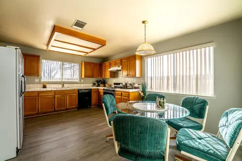 2020 Lightcap St, Lancaster, CA 93535 photo 4