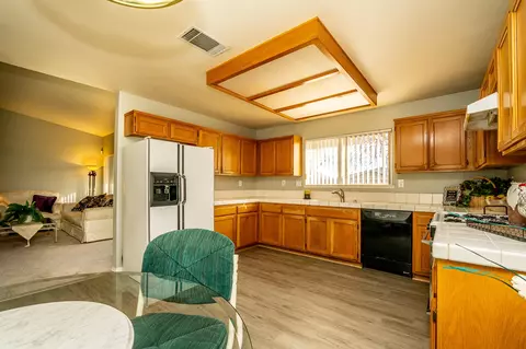 2020 Lightcap St, Lancaster, CA 93535 photo 5