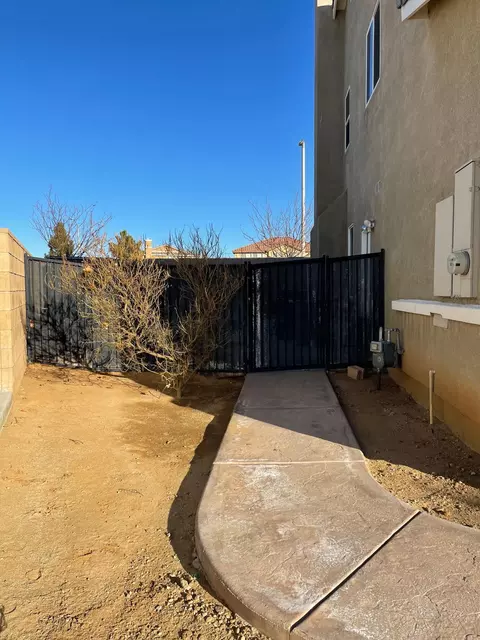 43450 Hampton St, Lancaster, CA 93536 photo 3
