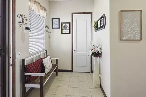 44841 Shad St, Lancaster, CA 93536 photo 2