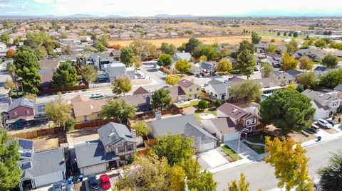 45122 Colleen Dr, Lancaster, CA 93535 photo 8