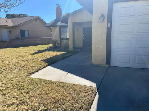 630 Ave J 9 E, Lancaster, CA 93535 photo 1