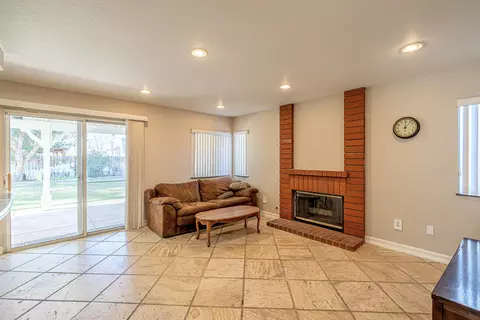 44569 Stonebridge Ln, Lancaster, CA 93536 photo 10