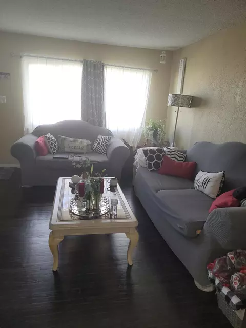 43747 Beech Ave, Lancaster, CA 93534 photo 2