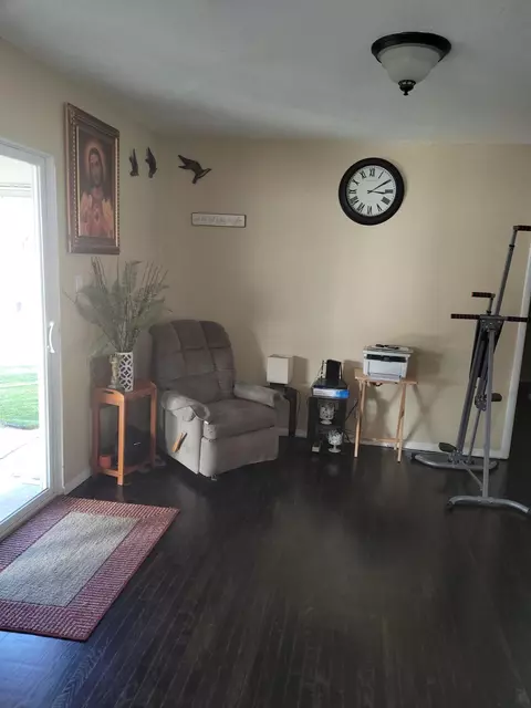 43747 Beech Ave, Lancaster, CA 93534 photo 3