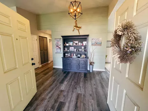 1380 Tanglewood Dr, Tehachapi, CA 93561 photo 2