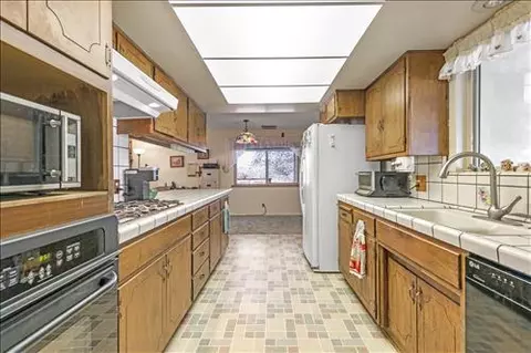 21136 State Hwy 202, Tehachapi, CA 93561 photo 5