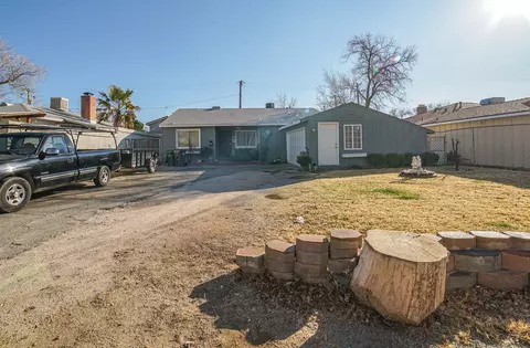 1310 Ivyton St W, Lancaster, CA 93534 photo 2