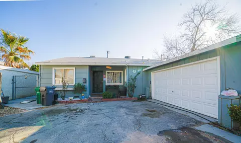 1310 Ivyton St W, Lancaster, CA 93534 photo 4