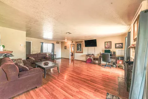 1310 Ivyton St W, Lancaster, CA 93534 photo 5