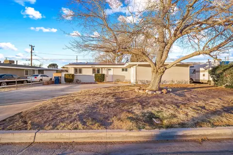 403 Lingard St E, Lancaster, CA 93535 photo 2