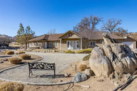 18820 St Andrews Dr, Tehachapi, CA 93561 photo 2