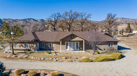 18820 St Andrews Dr, Tehachapi, CA 93561 photo 1