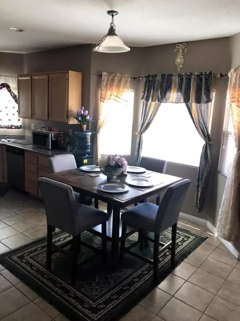 43903 Sandstarr Ct, Lancaster, CA 93535 photo 2