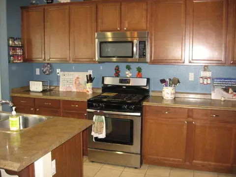 44910 Shad St, Lancaster, CA 93536 photo 2