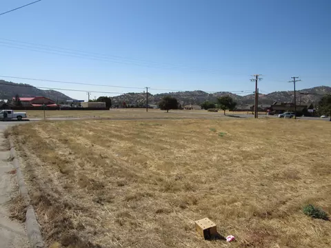 18210 Bold Venture Dr, Tehachapi, CA 93561 photo 2