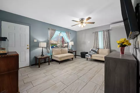 44327 Heaton Ave, Lancaster, CA 93534 photo 3
