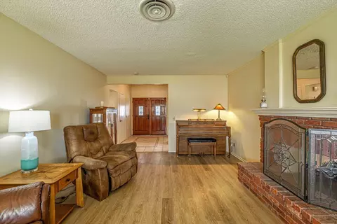 43922 Fenner Ave, Lancaster, CA 93536 photo 11