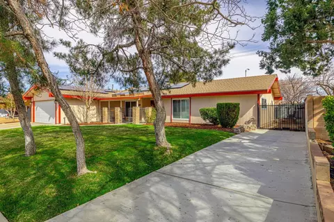 43922 Fenner Ave, Lancaster, CA 93536 photo 2