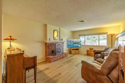 43922 Fenner Ave, Lancaster, CA 93536 photo 10