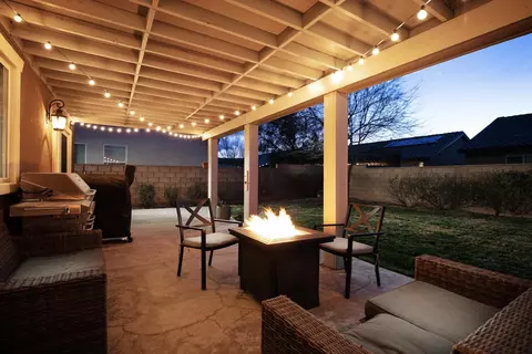43525 Hampton St, Lancaster, CA 93536 photo 2