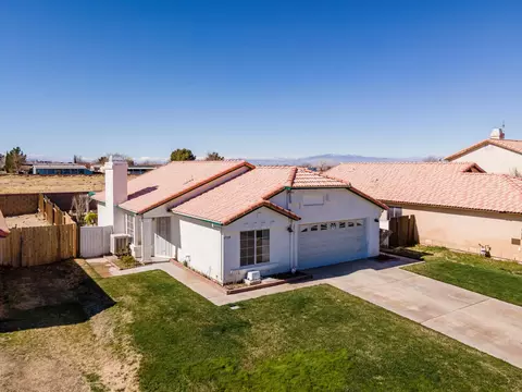 45319 Sontera Ave, Lancaster, CA 93535 photo 2