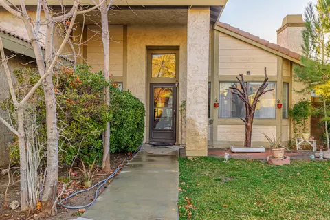 44052 Ruthron Ave, Lancaster, CA 93536 photo 2