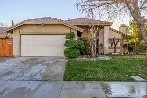 44052 Ruthron Ave, Lancaster, CA 93536 photo 3