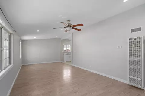 44026 3rd St E, Lancaster, CA 93535 photo 4