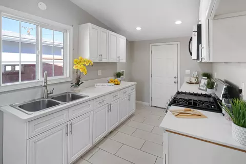 44026 3rd St E, Lancaster, CA 93535 photo 8