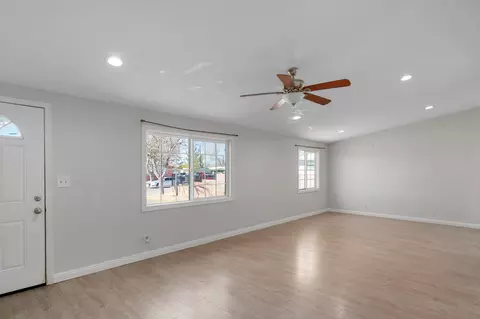 44026 3rd St E, Lancaster, CA 93535 photo 5