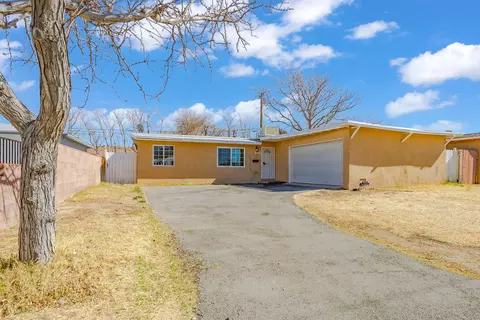 44026 3rd St E, Lancaster, CA 93535 photo 1