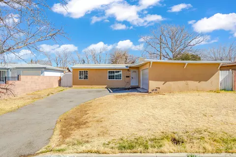 44026 3rd St E, Lancaster, CA 93535 photo 2