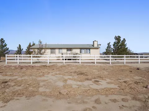 49221 67th St W, Lancaster, CA 93536 photo 2