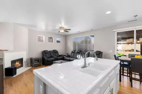 1543 Sutherland St, Lancaster, CA 93534 photo 9